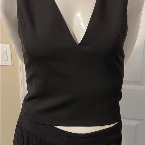 Alice + Olivia Lightweight Wool Deep V-Neck Zip Up Back Crop Top size 6 EC - Picture 3 of 11